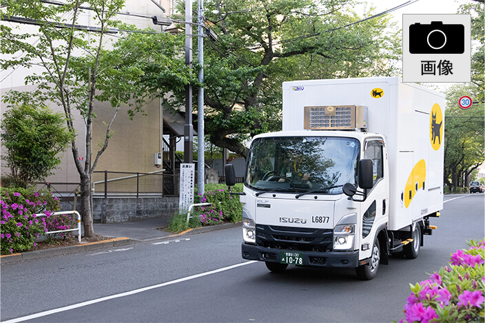 トラック走行シーン