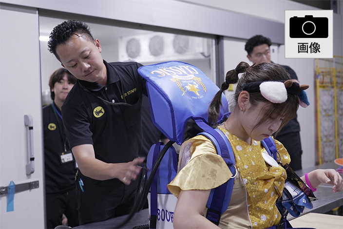 ビール売り子の樽交換